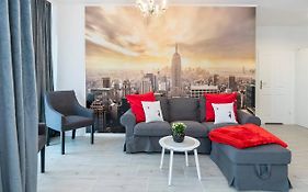 Banksy Apartment - Ilumino